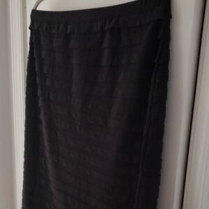 Midi Tiered Ruffle Knit Skirt — Black